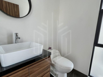 HERMOSA PROPIEDAD CON EXCELENTES ACABADOS EN LAGO ESMERALDA EN VENTA