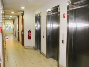OFICINA, ELIODORO YAÑEZ /TOBALABA, PROVIDENCIA, 40 M2, 4 PRIVADOS, 2 ESTACIONAMIENTOS, METRO
