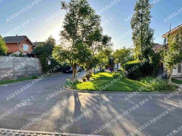 VENDE En Condominio Altue 3d,2b,1e En 136/67m2