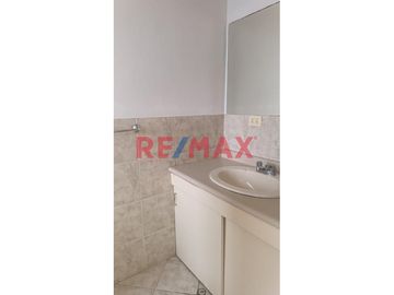Departamento En Alquiler Ubicado En Barrio Medico De Surquillo