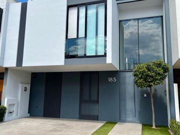 CASA EN VENTA EN SOLARES ACANTHIA