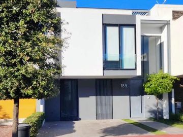 CASA EN VENTA EN SOLARES ACANTHIA