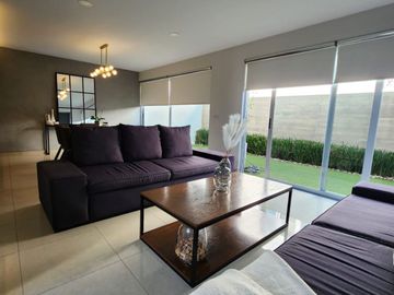 CASA EN VENTA EN SOLARES ACANTHIA