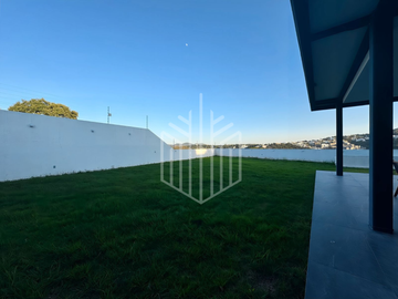 Lujosa residencia en venta en fincas de Sayavedra con espectacular jardín totalmente plano y área social