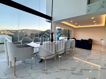 Lujosa residencia en venta en fincas de Sayavedra con espectacular jardín totalmente plano y área social