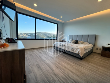 Lujosa residencia en venta en fincas de Sayavedra con espectacular jardín totalmente plano y área social
