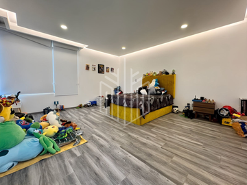 Lujosa residencia en venta en fincas de Sayavedra con espectacular jardín totalmente plano y área social