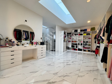 Lujosa residencia en venta en fincas de Sayavedra con espectacular jardín totalmente plano y área social