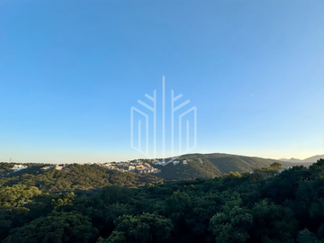 Lujosa residencia en venta en fincas de Sayavedra con espectacular jardín totalmente plano y área social