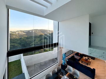 Lujosa residencia en venta en fincas de Sayavedra con espectacular jardín totalmente plano y área social
