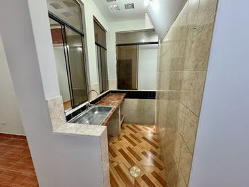 ATENCION INVERSIONISTAS Vendo Casa de 140 m2 + 5 departamentos en SMP