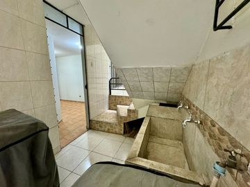 ATENCION INVERSIONISTAS Vendo Casa de 140 m2 + 5 departamentos en SMP