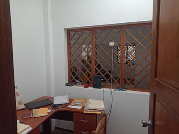 Urb. El Recreo Casa de 309.48m2 ideal para Clínica o Empresa