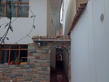 Urb. El Recreo Casa de 309.48m2 ideal para Clínica o Empresa