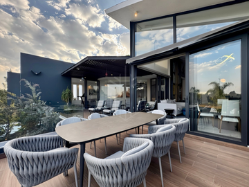 RESIDENCIA CON IMPRESIONANTE DISEÑO Y ACABADOS EN VENTAEN LA ESTADÍA.