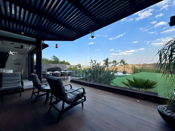 RESIDENCIA CON IMPRESIONANTE DISEÑO Y ACABADOS EN VENTAEN LA ESTADÍA.