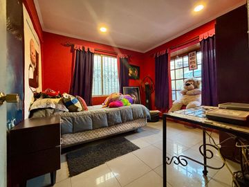 Se Vende Casa 5 Dormitorios, San Miguel, Metro San Miguel