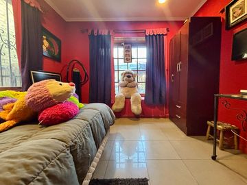 Se Vende Casa 5 Dormitorios, San Miguel, Metro San Miguel