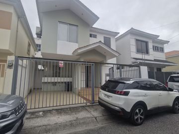 CASA EN VENTA EN PUERTO AZUL