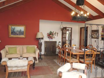 ESTUPENDA CASA EN EL CENTRO DE OLMUE, CALLE O´HIGGINS 5 DORMITORIOS, 4 BAÑOS