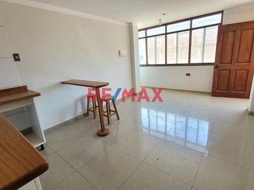 Se Vende Casa De Playa Mas Terreno En Huanchaquito - At 291.05 M2 - Ac 225 M2- 160000 Dolares