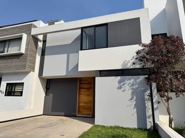 Casa nueva en Coto Los Almendros, Zapopan