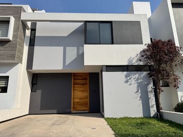 Casa nueva en Coto Los Almendros, Zapopan