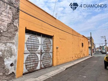 Propiedad en esquina con local comercial !