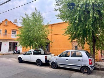 Propiedad en esquina con local comercial !