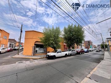 Propiedad en esquina con local comercial !