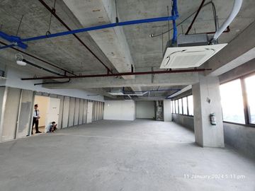 FOR SALE / LEASE: 101.88 SQM Office Space in The Glaston Tower, Pasig City
