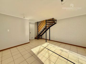 CALLE LARGA - VENDE CASA 3D 1B 2 PISOS - JARDINES DE CALLE LARGA