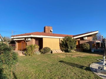 VENTA CASA VILLA CARLOS PAZ , BARRIO SANTA RITA.