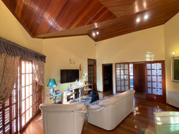 VENTA CASA VILLA CARLOS PAZ , BARRIO SANTA RITA.