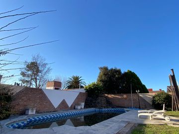 VENTA CASA VILLA CARLOS PAZ , BARRIO SANTA RITA.