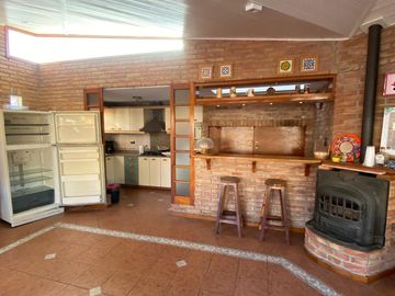 VENTA CASA VILLA CARLOS PAZ , BARRIO SANTA RITA.