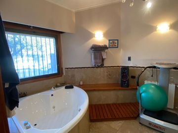 VENTA CASA VILLA CARLOS PAZ , BARRIO SANTA RITA.