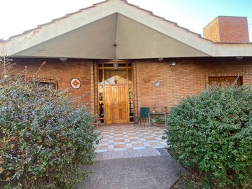 VENTA CASA VILLA CARLOS PAZ , BARRIO SANTA RITA.