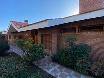 VENTA CASA VILLA CARLOS PAZ , BARRIO SANTA RITA.