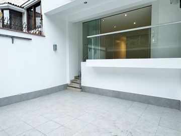 VENDO DEPARTAMENTO FRENTE A PARQUE (SURCO)