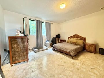 CASA EN VENTA EN LOMAS 4ta SECCION EXCELENTE UBICACION