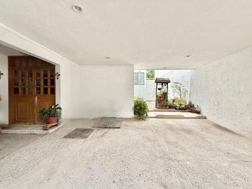 CASA EN VENTA EN LOMAS 4ta SECCION EXCELENTE UBICACION