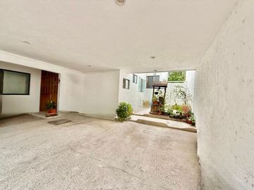 CASA EN VENTA EN LOMAS 4ta SECCION EXCELENTE UBICACION