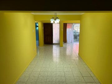 VENDE AMPLIA CASA FRENTE CAMPUS UNIVERSIDAD AUTONOMA