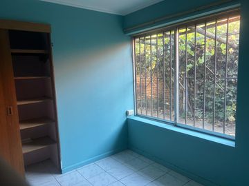 VENDE AMPLIA CASA FRENTE CAMPUS UNIVERSIDAD AUTONOMA
