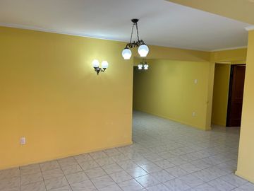 VENDE AMPLIA CASA FRENTE CAMPUS UNIVERSIDAD AUTONOMA