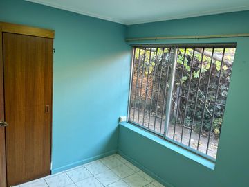 VENDE AMPLIA CASA FRENTE CAMPUS UNIVERSIDAD AUTONOMA