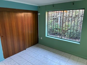 VENDE AMPLIA CASA FRENTE CAMPUS UNIVERSIDAD AUTONOMA