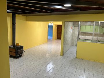 VENDE AMPLIA CASA FRENTE CAMPUS UNIVERSIDAD AUTONOMA