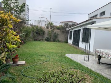 Venta de casa en esquina en San Borja